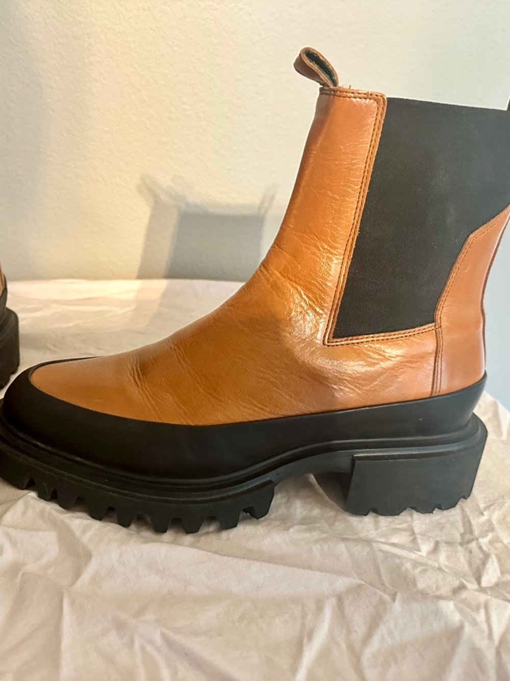 All saints size 9 pull on boot